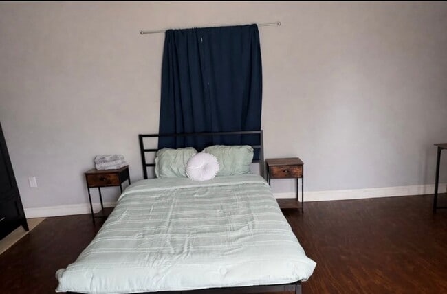 Photo - 13915 Archwood St