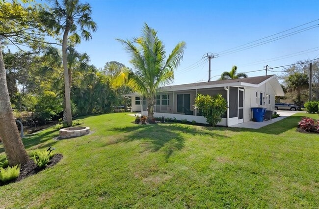 Photo - 27105 Center Ave