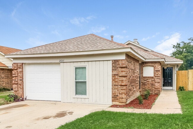 Photo - 2618 Butterfield Dr House