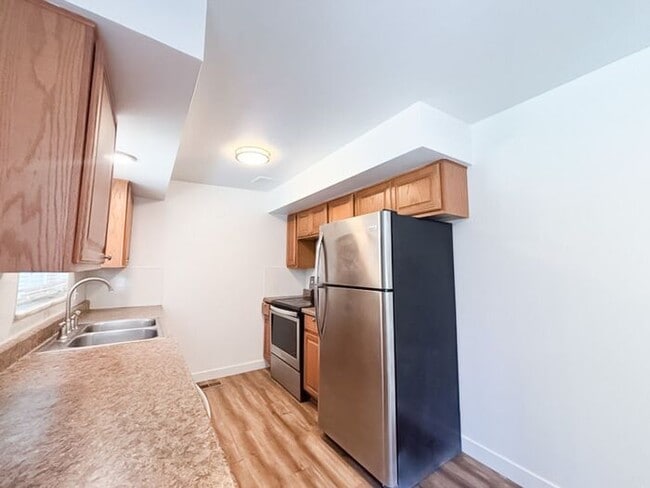 Photo - 2 Bed 1 Bath - New carpet - New paint - Great location!