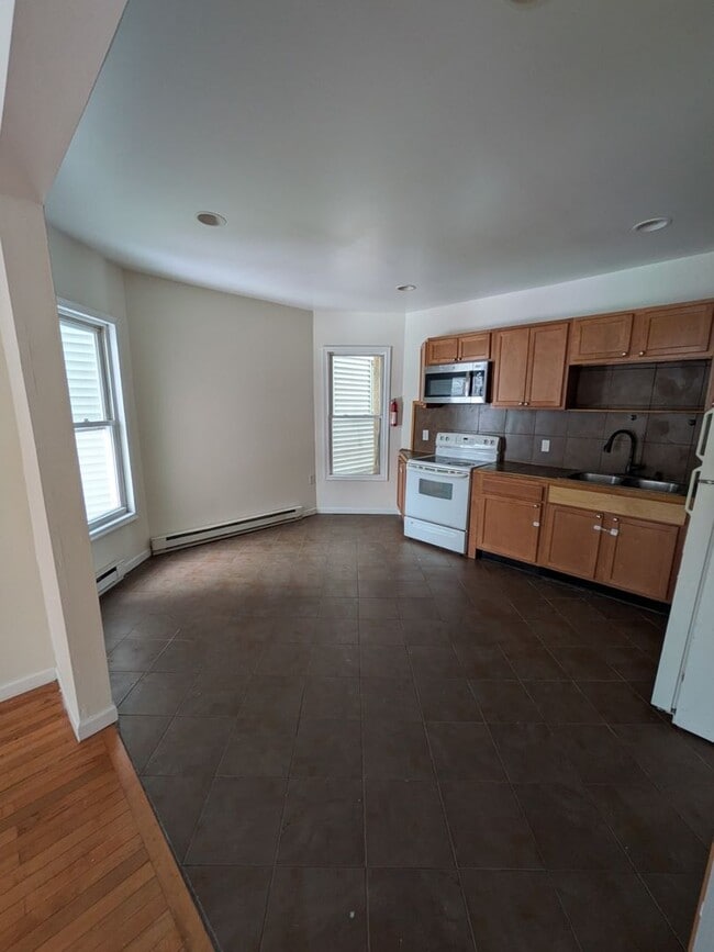 Photo - 643 Monroe Ave Unit 643 Monroe # 2 (3Bed)