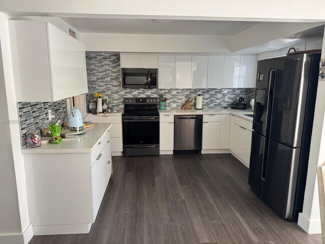 Photo - 2911 Monroe St