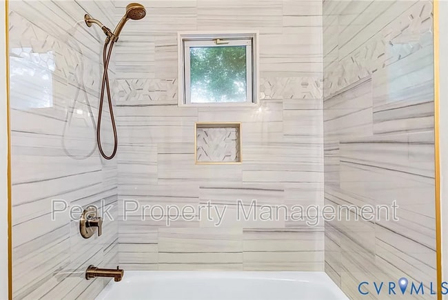 Photo - 2005 2nd Ave