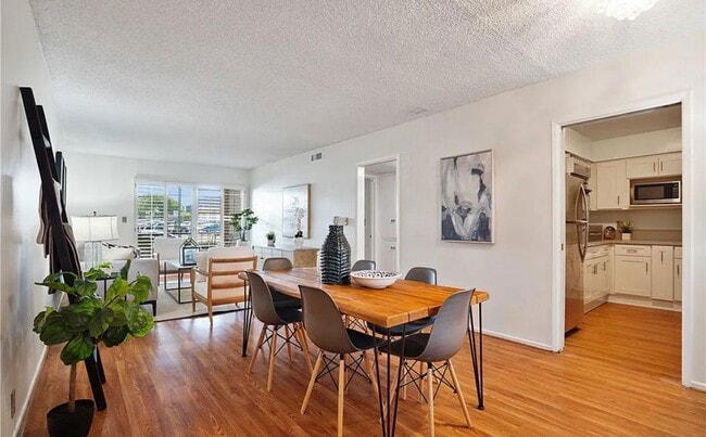 Photo - 215 N Kenwood St