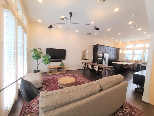Photo - 2610 Polk St