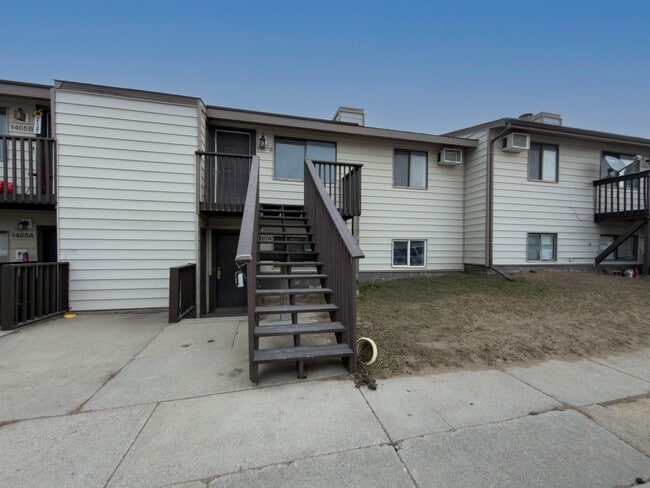 Building Photo - Ealges Nest Apartments Unit A