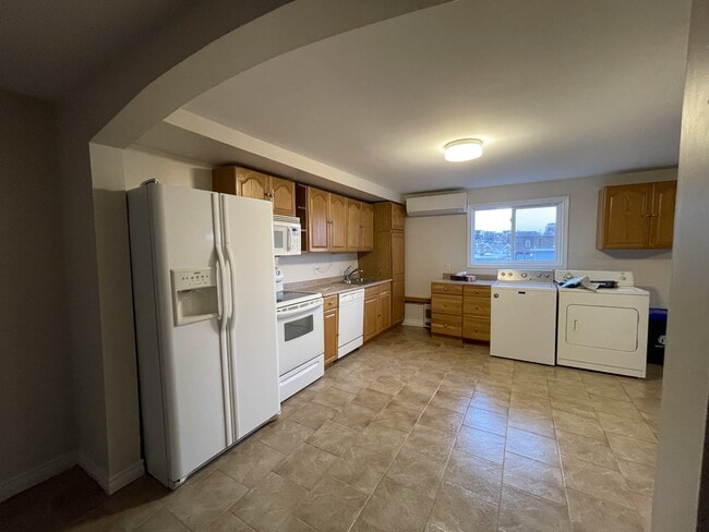 Building Photo - 257 Carmarthen St Unit 2