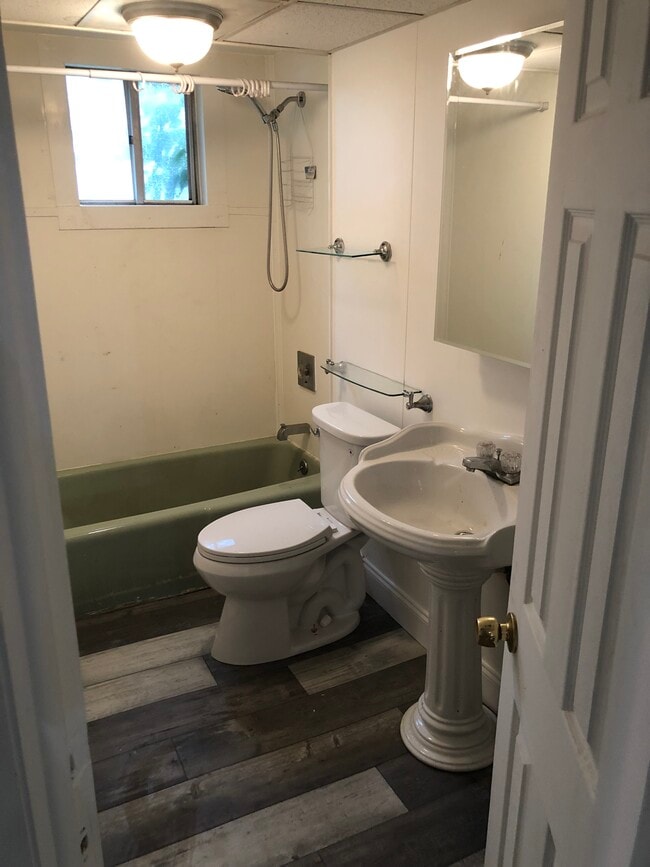 Building Photo - 704 Bethel Ave Unit 1st floor Rental