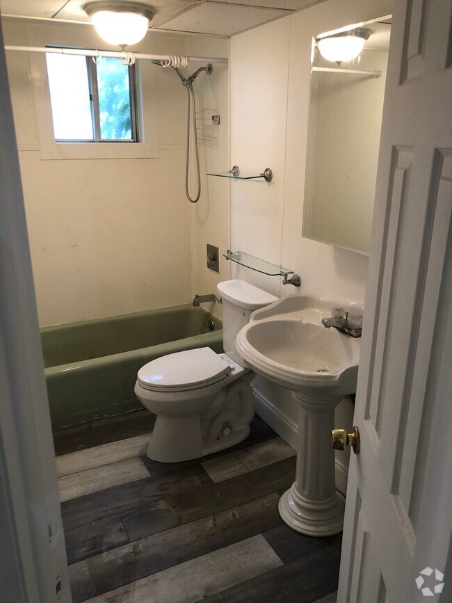 Building Photo - 704 Bethel Ave Unit 1st floor Rental