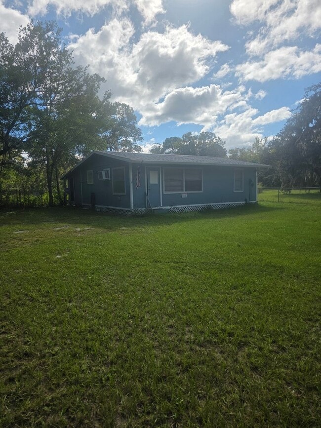 Building Photo - Adorable 2 bedroom 1 Bathroom House