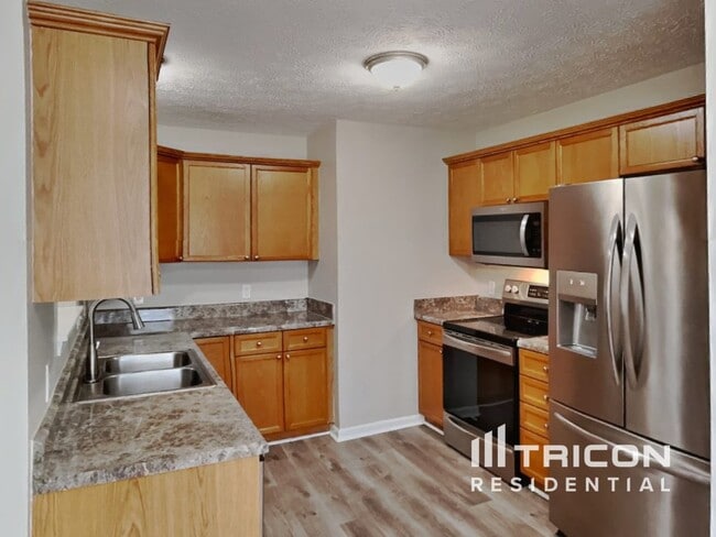 Photo - 989 Chesire Way