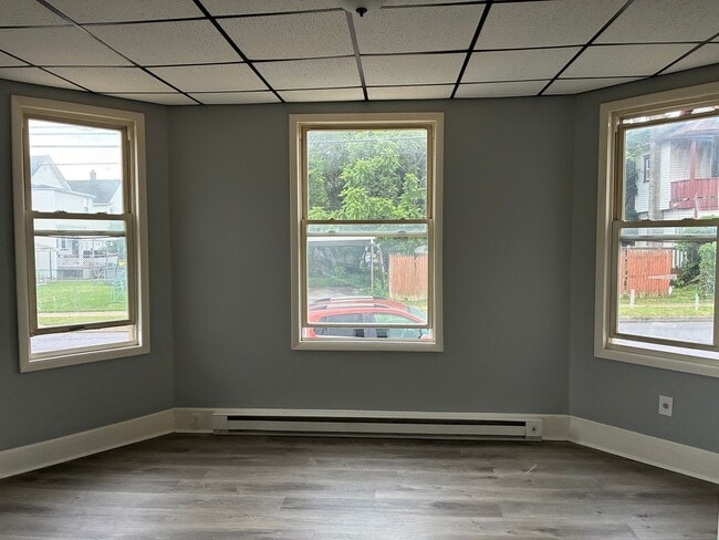 Building Photo - 664 Mercer Ave Unit 2