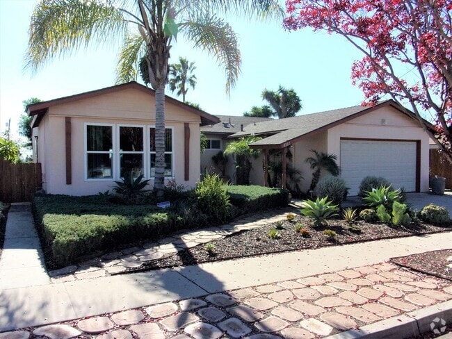 Building Photo - 4bedrm 2 1/2 bath house with yard & garage...