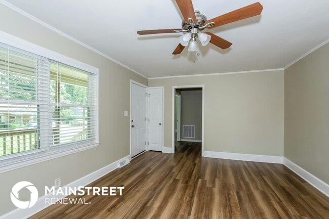 Photo - 604 Robertson Ave