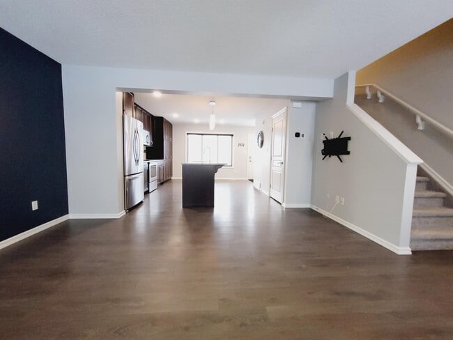 Photo - 16027-16013 13 Ave SW