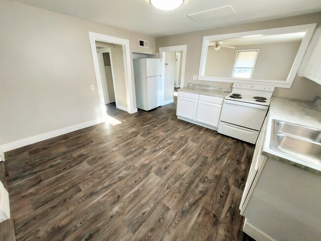 Photo - 1730 Park St