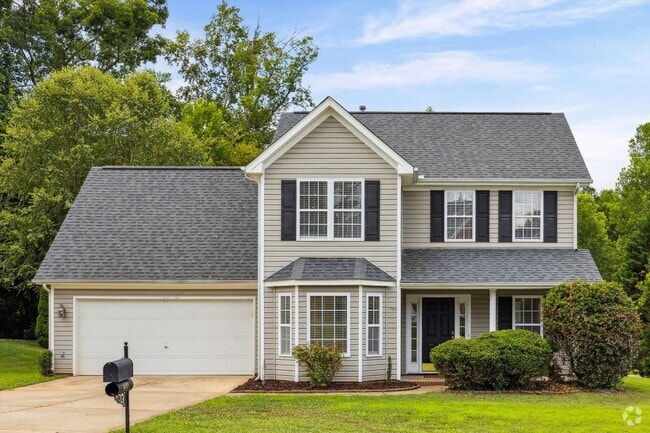 Building Photo - Location! Location! 3 bedroom 2.5 bath in ... Rental