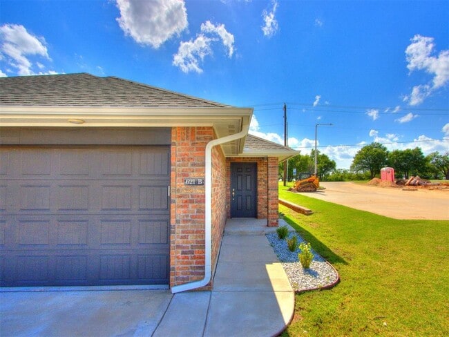 Photo - 616 Maleah Pl