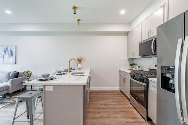 1BR, 1BA - 780SF - Kitchen - Lakeview Apartments