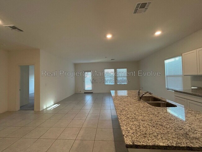 6512 W Magdalena Ln