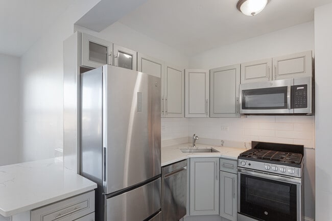 Photo - 1521 W Sherwin Ave Unit 409