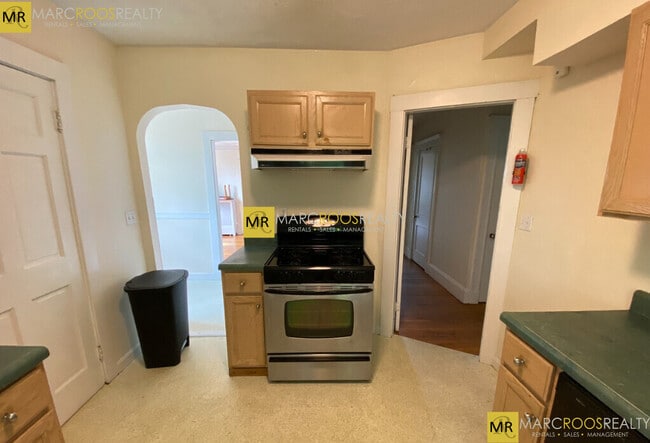 Building Photo - 28 Manet Rd Unit 1