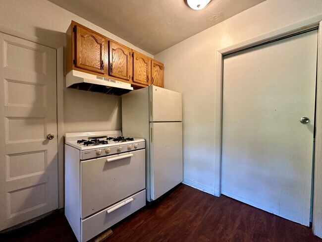 Photo - Super Spacious Three Bedroom on Bates Stre... Unit 77#1