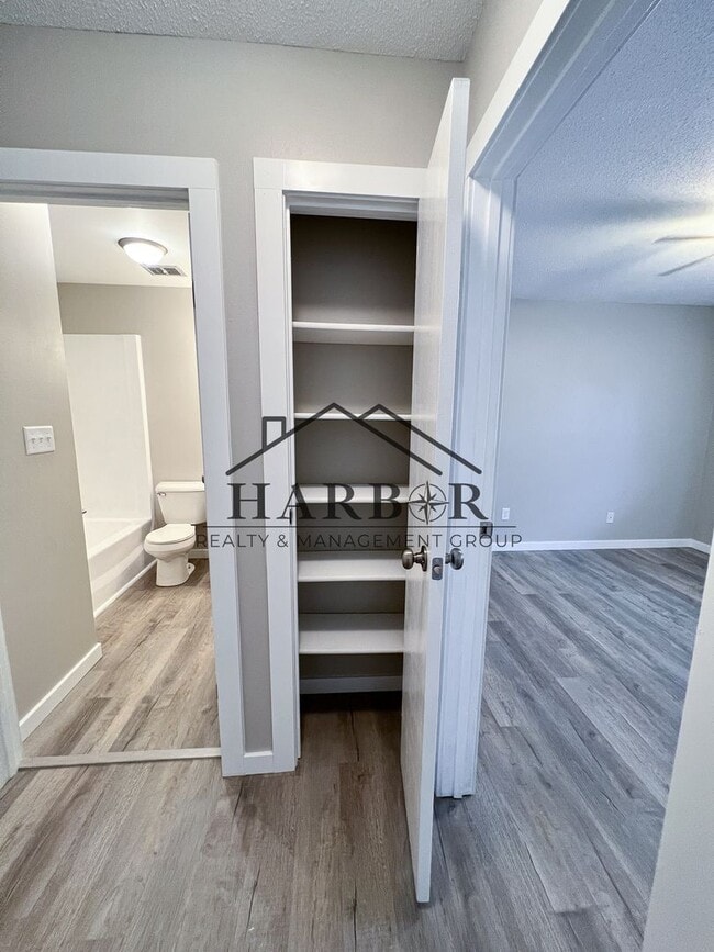 Photo - Renovated 1 Bedroom 1 Bath - SPECIAL: Lowe... Unit 719