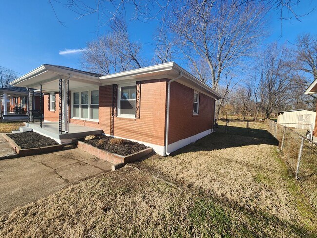 Photo - Updated 3 bedroom 1 bath in Shively! Excel...