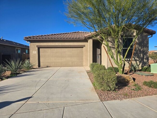 Building Photo - 3 Bedroom/ 2 Bath Red Rock Oasis