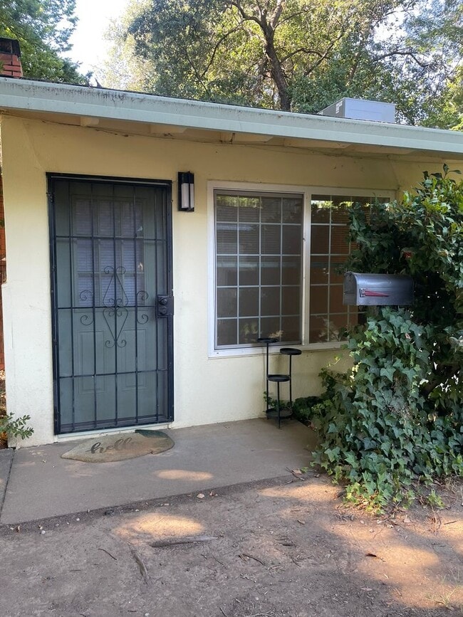Photo - Cute Kutras Tract Home - Close to Aqua Golf