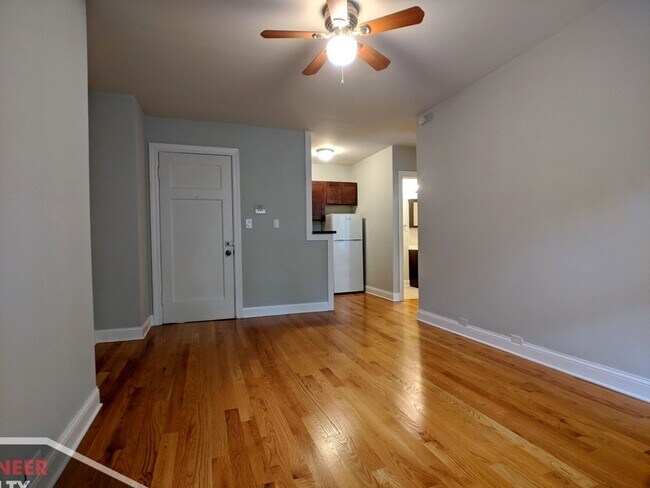 Photo - 835 W Wolfram St Unidad 3