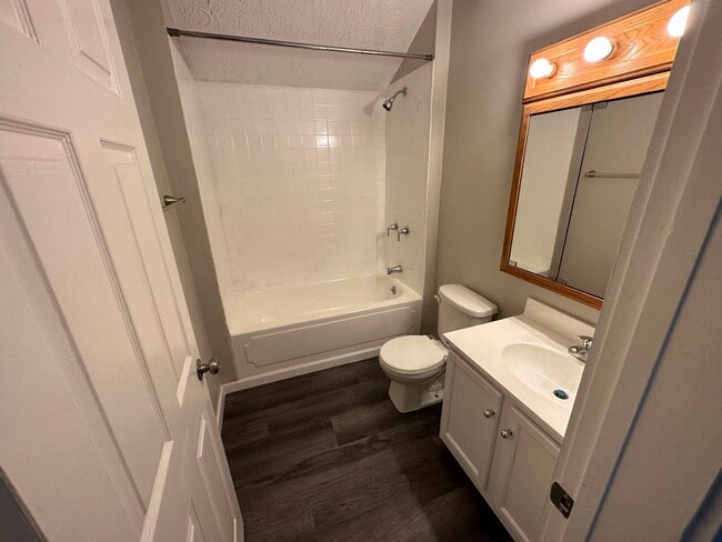 Photo - 759 Wells St