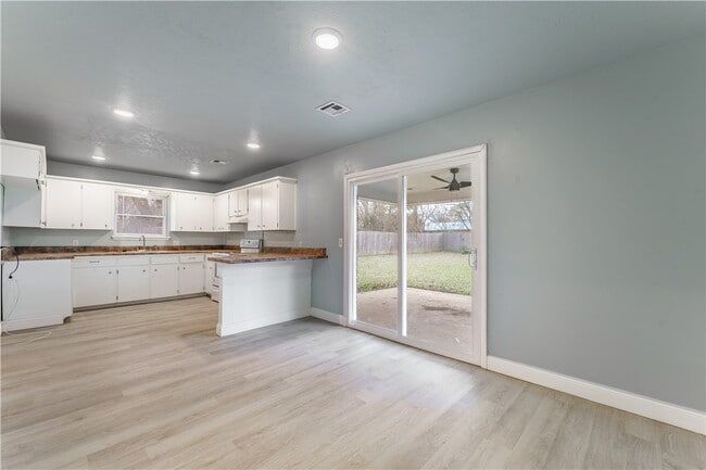 Photo - 2201 SE 15th St