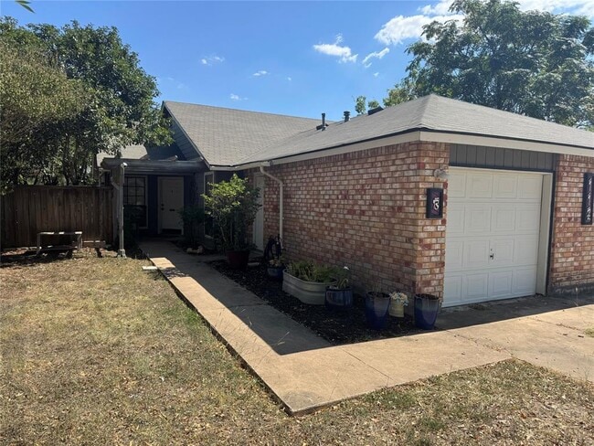 Building Photo - 112 S Mockingbird Ln