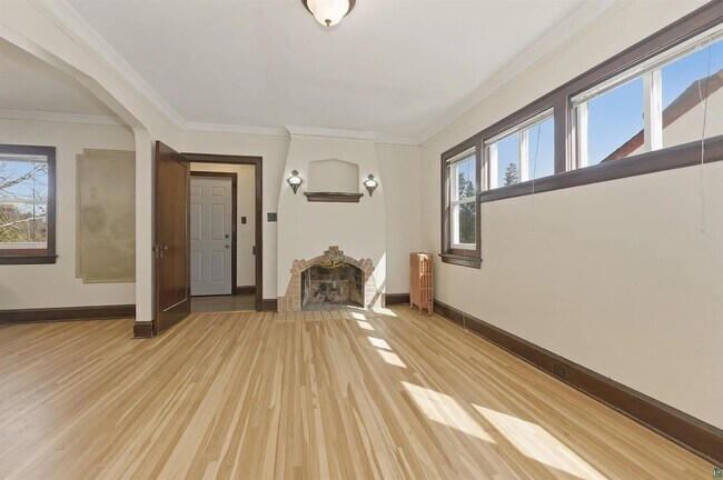 Photo - 221 Snelling Ave