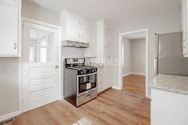 Photo - 1262 Briarwood Ave