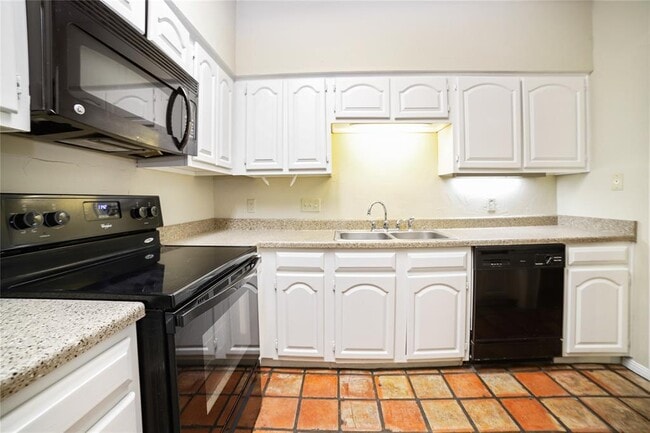 Photo - 1910 Robbins Pl Unit 208