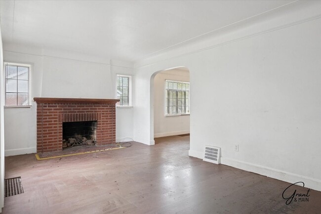 Photo - $1,200 - Large East Side 3 Bedroom