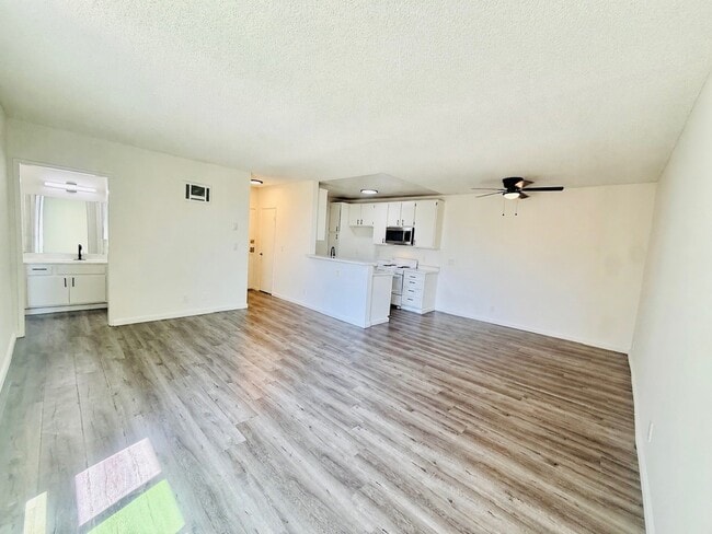 Photo - Western Serrano Ave Apartments