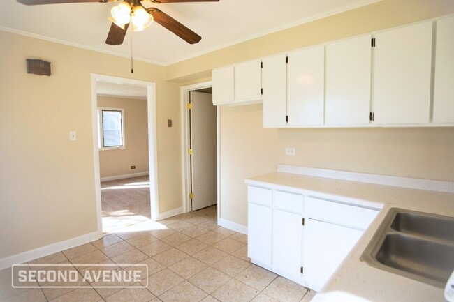Photo - 490 Shabbona Dr