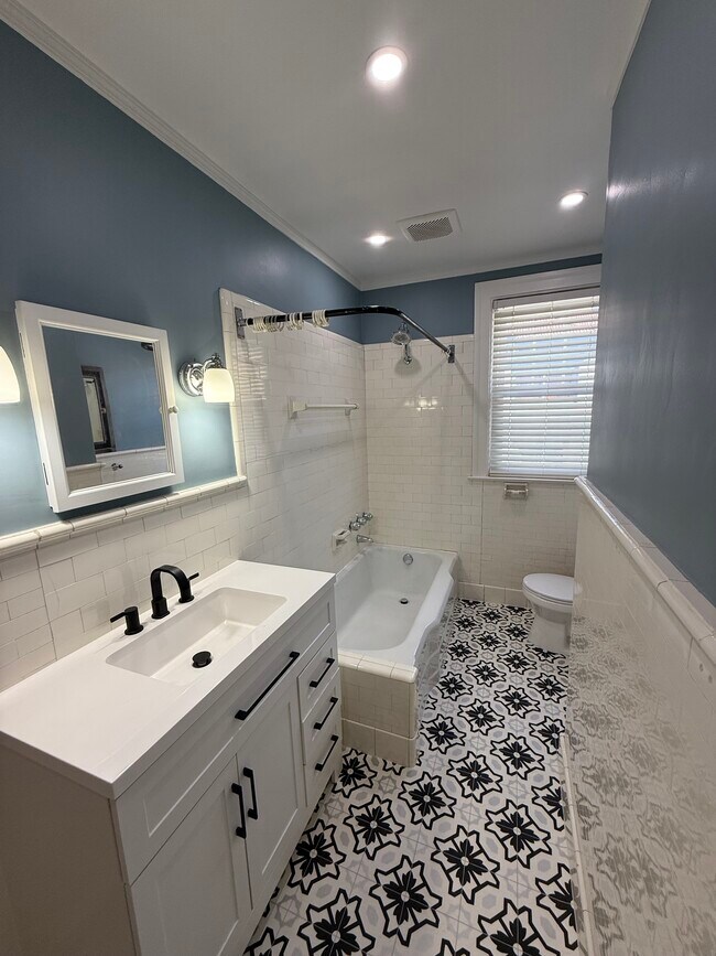 Bathroom - 10 Rockledge Rd Unidad A