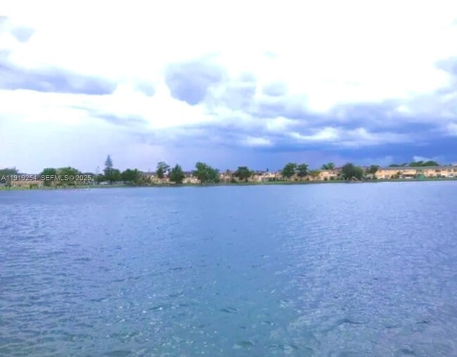 Building Photo - 18900 NE 3rd Ct Unit 531