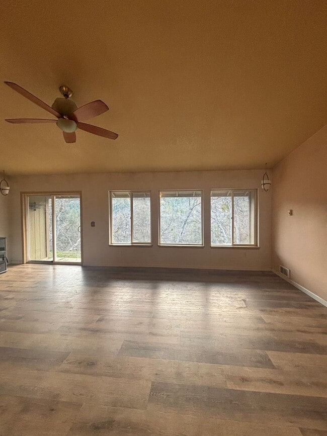 Photo - Coming Soon!! Lovely 3bdrm, 2 bath home by Emigrant Lake!!