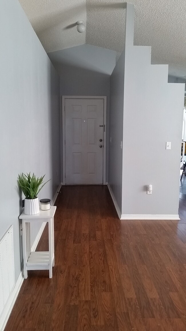 Photo - 8522 Rainbow Ave