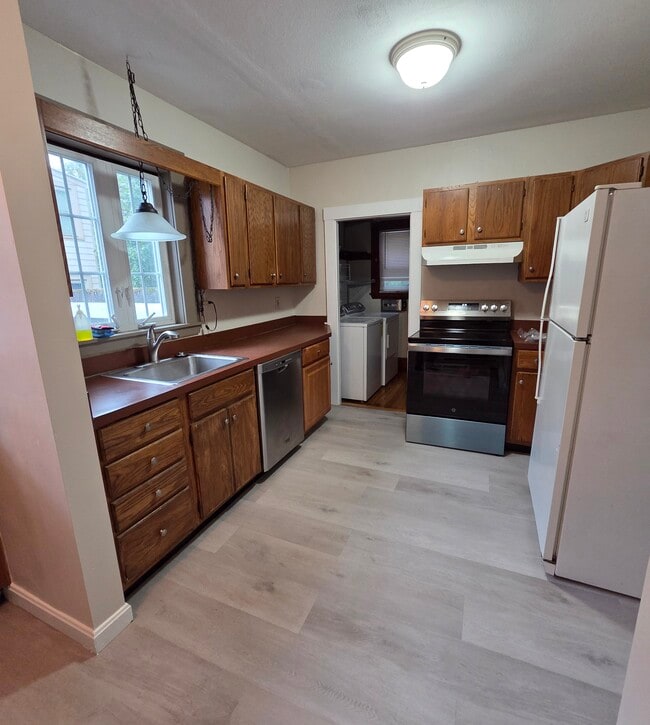 Building Photo - 19 Chester Rd Unit 1 Rental