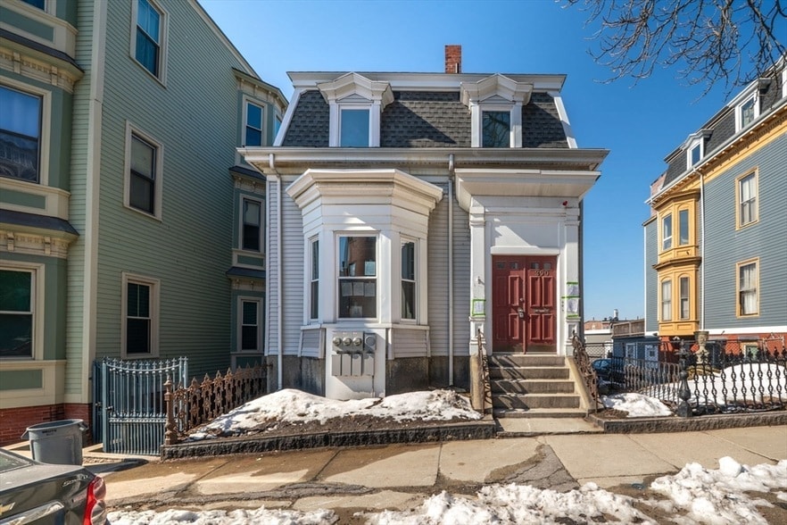 Photo - 390 Meridian St