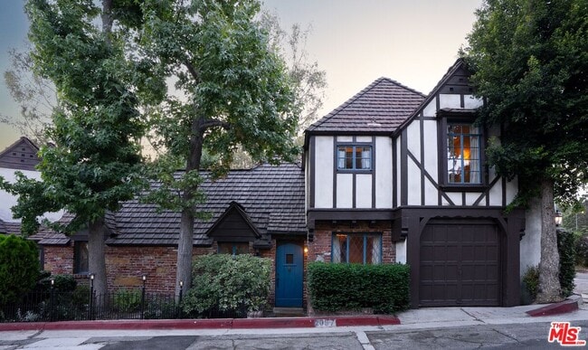 Photo - 2057 N Las Palmas Ave