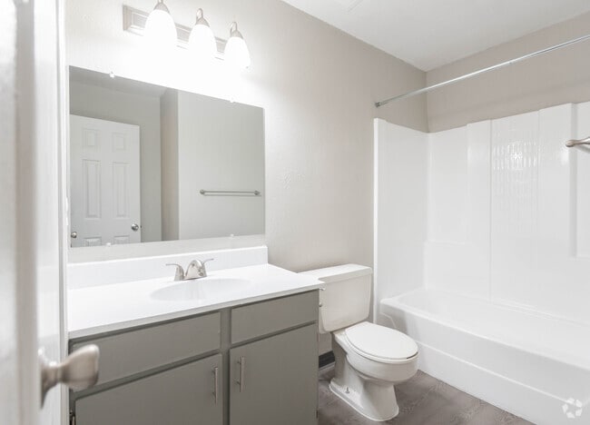 1BR 1BA - 690 SF