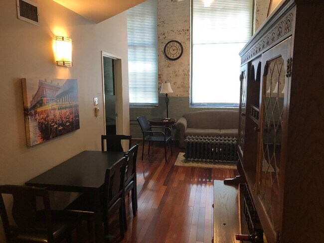 Entry Hall - 920 Poeyfarre St Unit 330